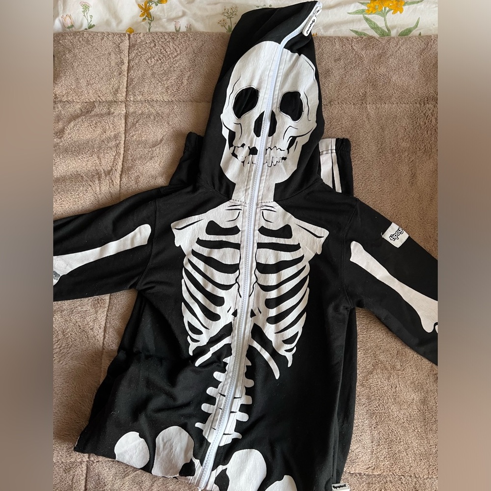 Tipsy elves skeleton youth medium